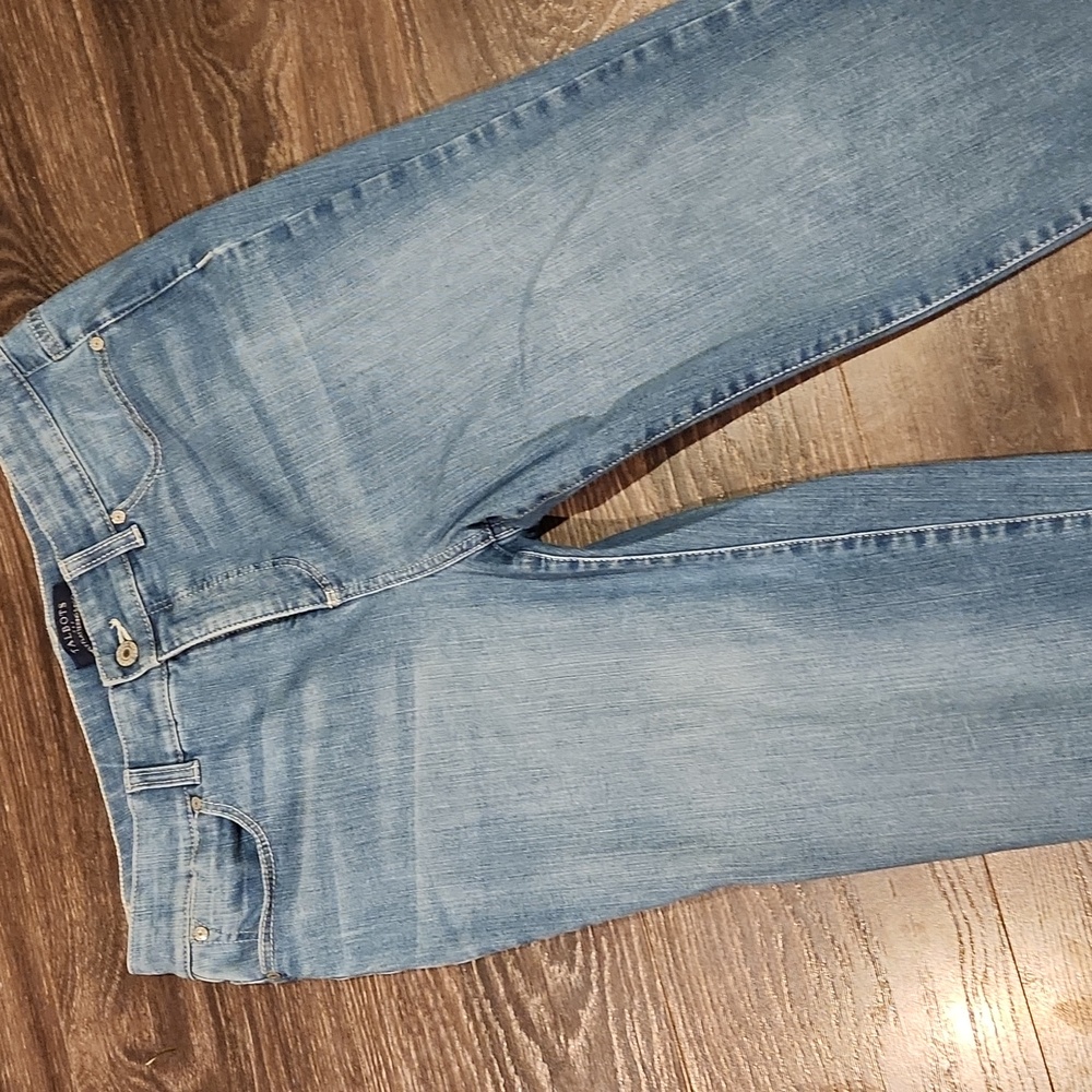 ❤️ TALBOTS HIGH RISE STRAIGHT CROP EMBROIDERED JEANS, 10 (30) - Picture 2 of 7
